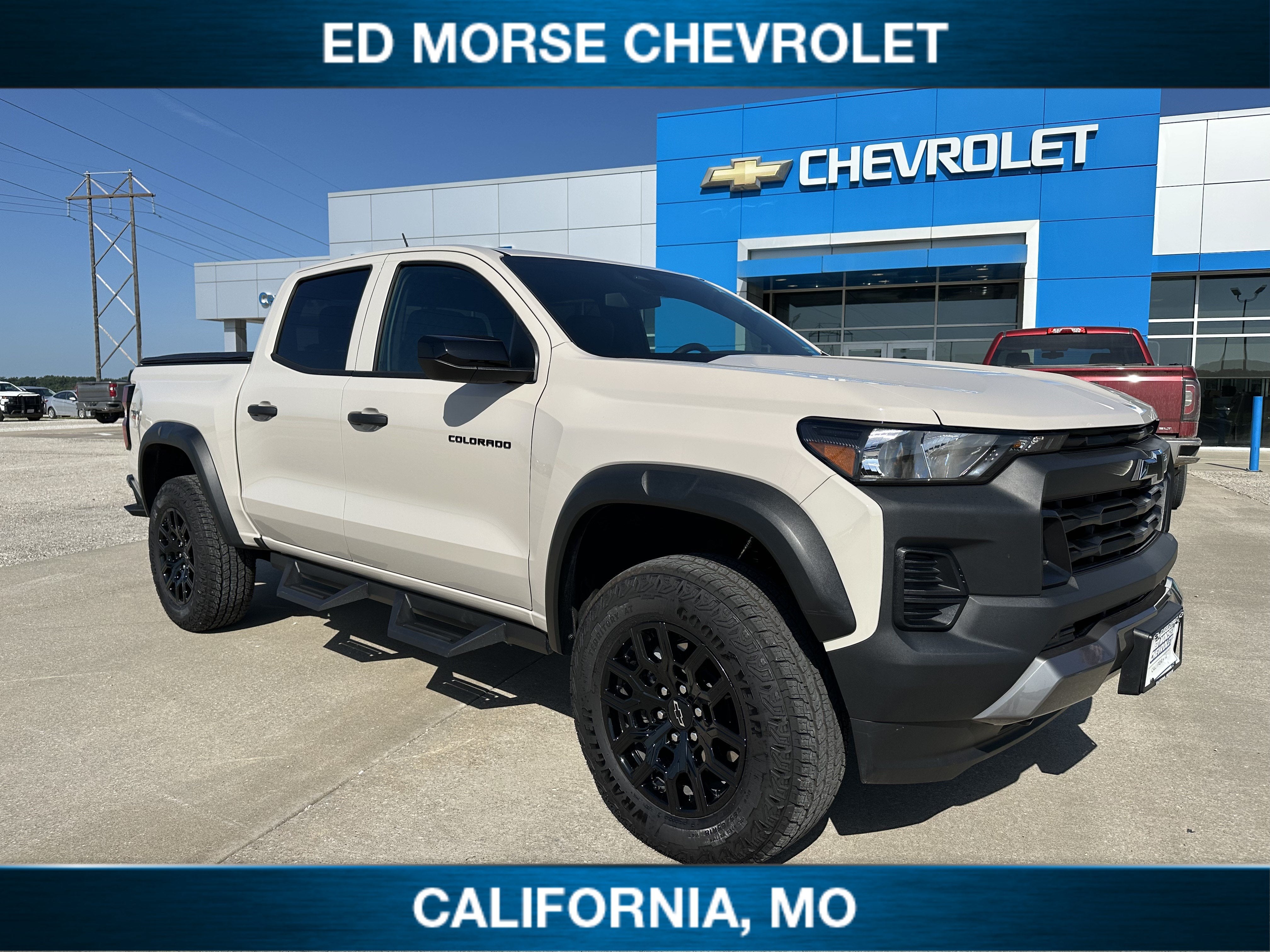 2026 Chevrolet Colorado Trail Boss in White Sands — front three-quarter view
